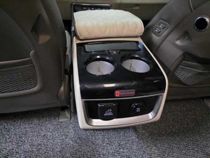 Kia Carnival High Limousine G3.5 GDI Signature 9