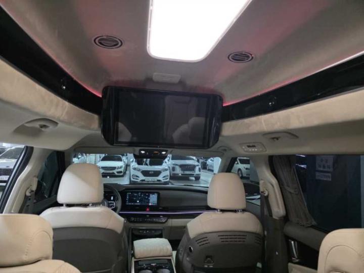 Kia Carnival High Limousine G3.5 GDI Signature 10