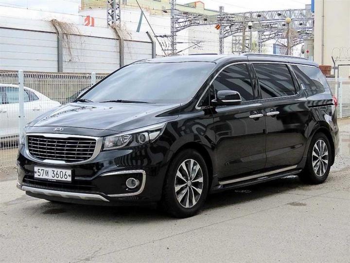 Kia Carnival 2.2 Diesel Luxury 3
