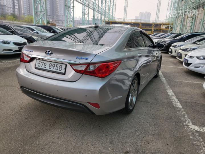 Hyundai Sonata Hybrid 2.0 Smart 4