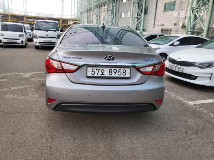 Hyundai Sonata Hybrid 2.0 Smart 6