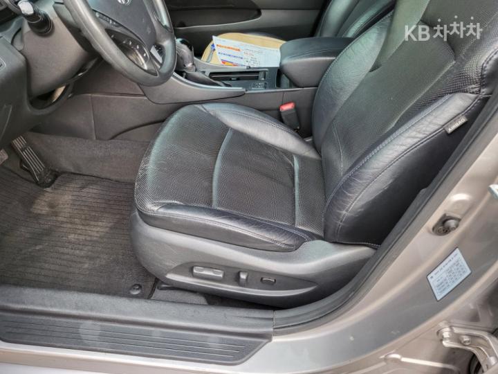 Hyundai Sonata Hybrid 2.0 Smart 9