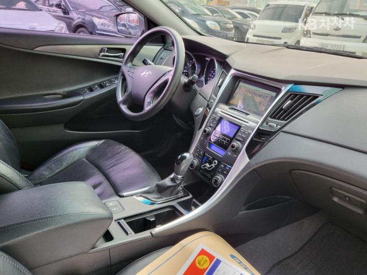 Hyundai Sonata Hybrid 2.0 Smart 10