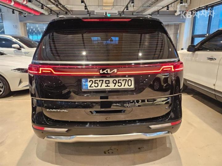 Kia Carnival D2.2 Signature 4