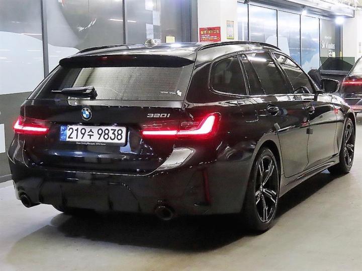BMW 3 Series G20 320i Touring M Sport 5
