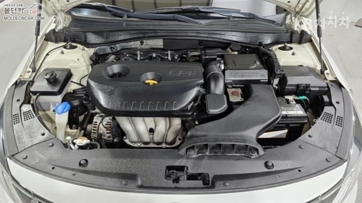 Kia K5 2.0 LPI Luxury 9