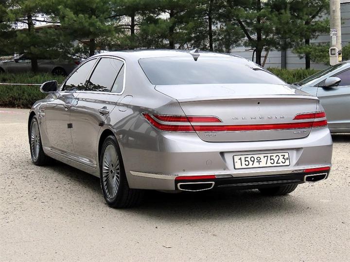 Genesis G90 3.8 GDi AWD Luxury 4