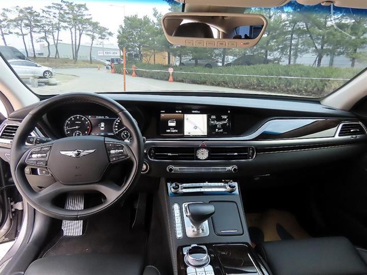 Genesis G90 3.8 GDi AWD Luxury 8