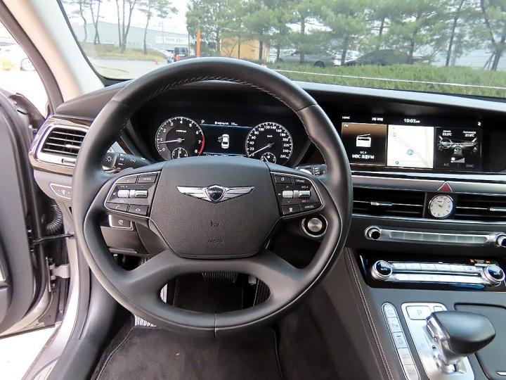 Genesis G90 3.8 GDi AWD Luxury 9