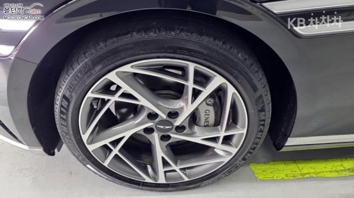 Genesis G90 RS4 3.5T AWD Base Type 7