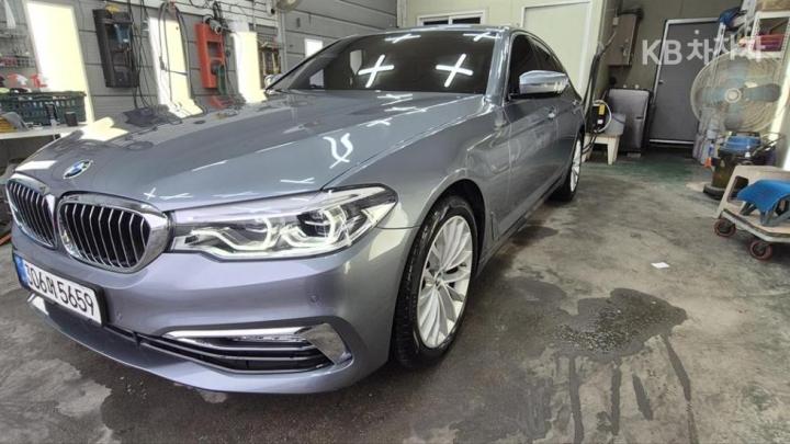 BMW 5 Series G30 520d M Sport Plus 4