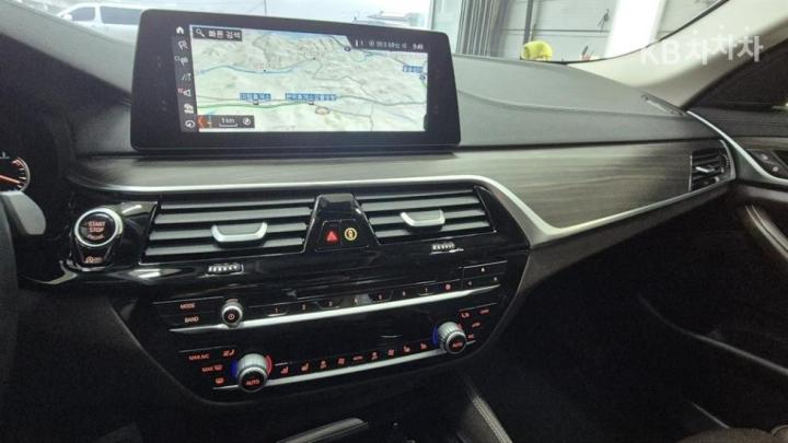 BMW 5 Series G30 520d M Sport Plus 8