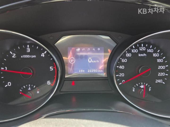 Kia Carnival 2.2 Diesel Prestige 6