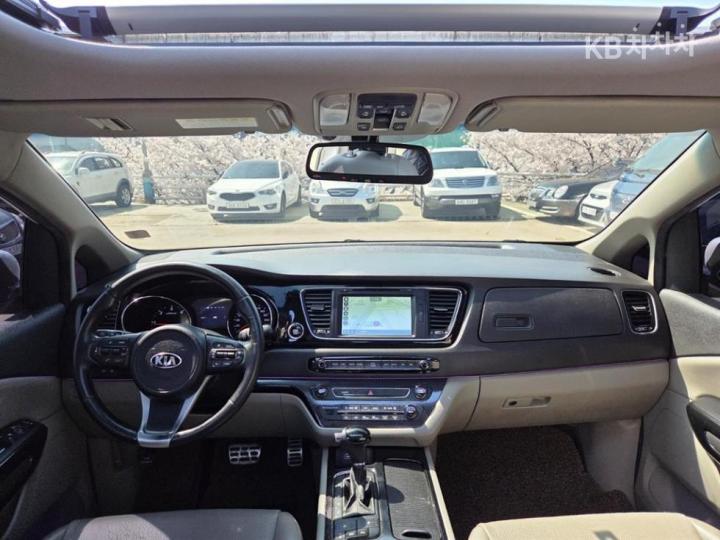 Kia Carnival 2.2 Diesel Prestige 7