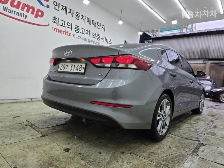 Hyundai Avante AD 1.6 GDi Value Plus 4