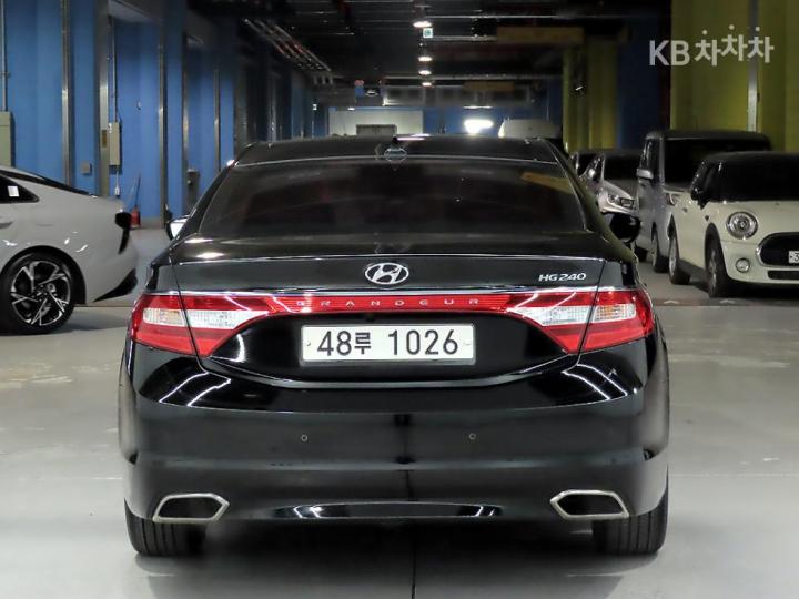 Hyundai Tucson NX4 Gasoline 1.6T 2WD Premium 4