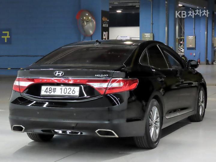 Hyundai Tucson NX4 Gasoline 1.6T 2WD Premium 5