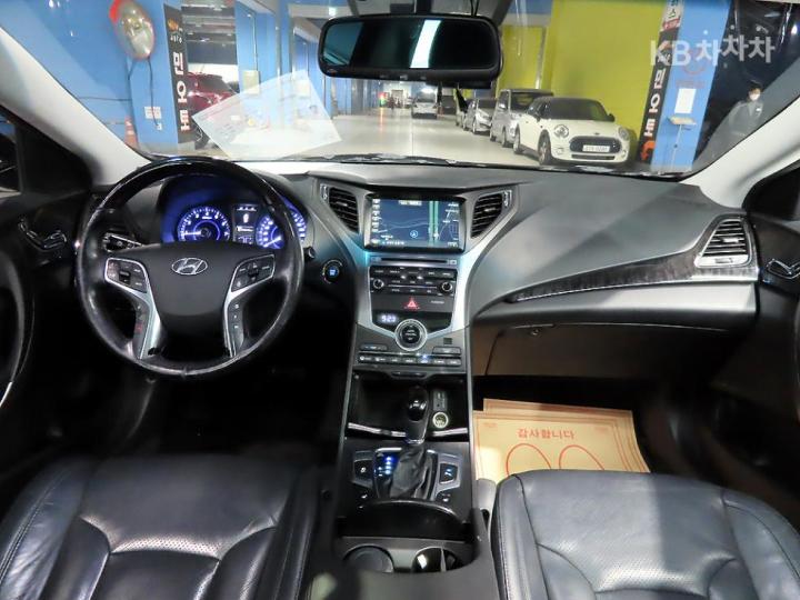 Hyundai Tucson NX4 Gasoline 1.6T 2WD Premium 6