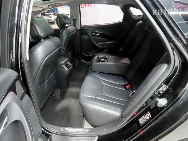 Hyundai Tucson NX4 Gasoline 1.6T 2WD Premium 8