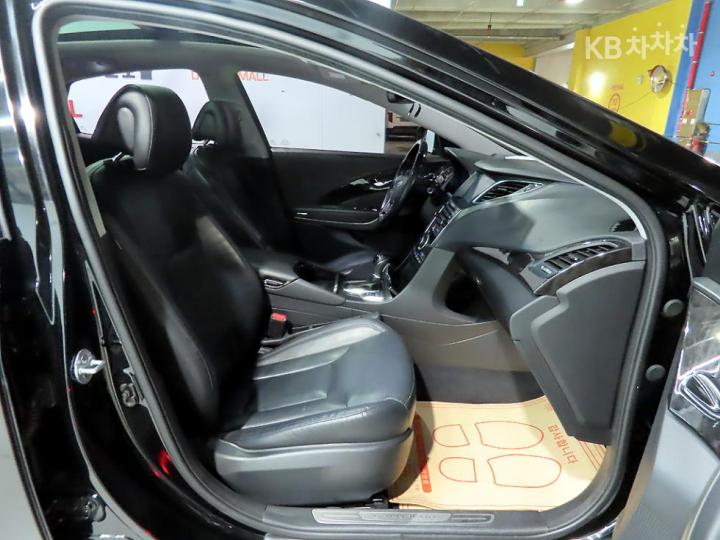 Hyundai Tucson NX4 Gasoline 1.6T 2WD Premium 10