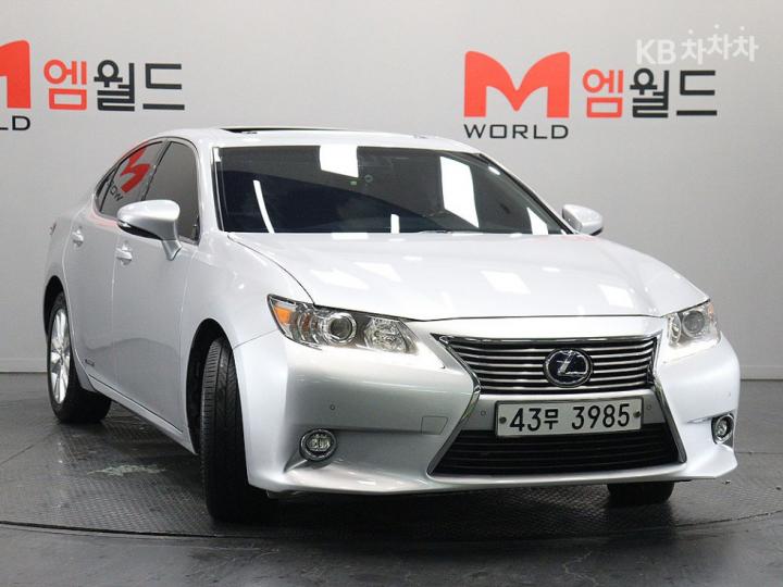 Lexus ES New 300h Supreme 3