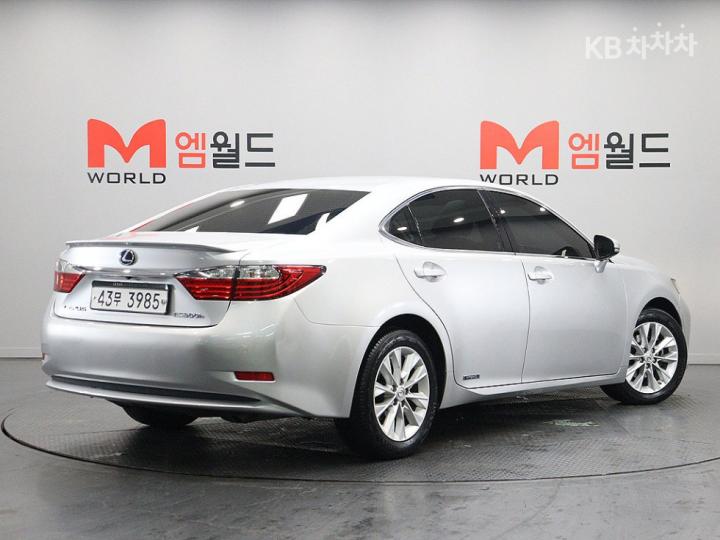 Lexus ES New 300h Supreme 4