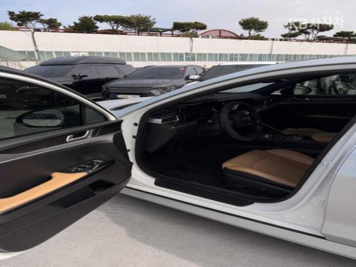 Kia K5 2.0 Gasoline Prestige 7