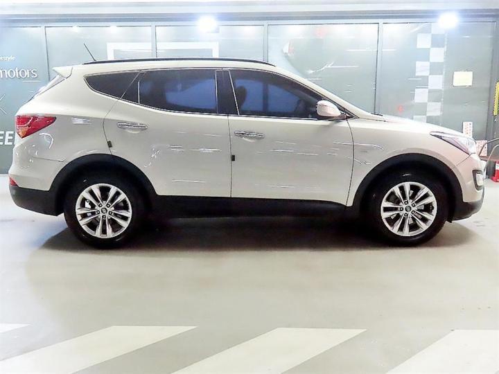 Hyundai Santa Fe DM R2.2 2WD EXCLUSIVE Base Type 4
