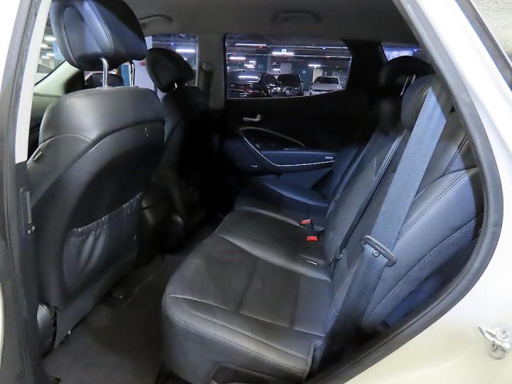 Hyundai Santa Fe DM R2.2 2WD EXCLUSIVE Base Type 8