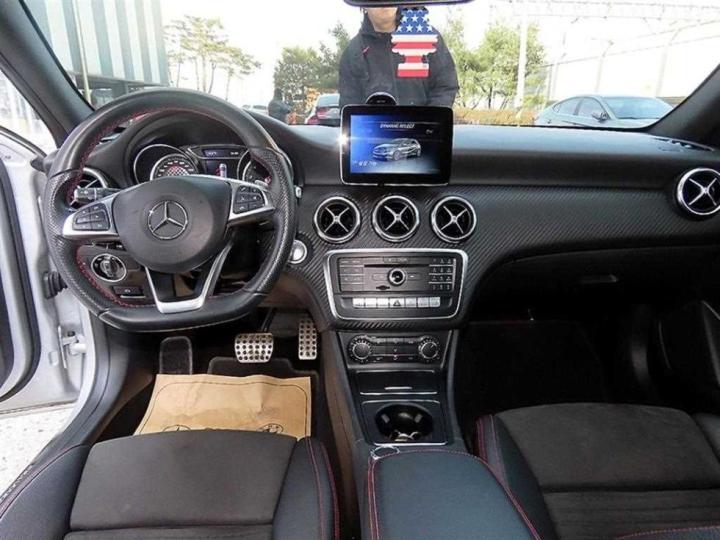 Mercedes-Benz A-Class A200 W176 8