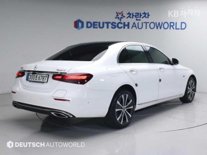 Mercedes-Benz E-Class W213 E300e 4MATIC Exclusive 3