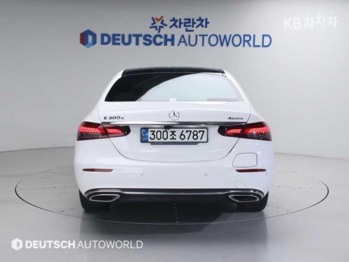 Mercedes-Benz E-Class W213 E300e 4MATIC Exclusive 5