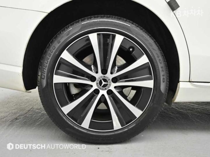 Mercedes-Benz E-Class W213 E300e 4MATIC Exclusive 6