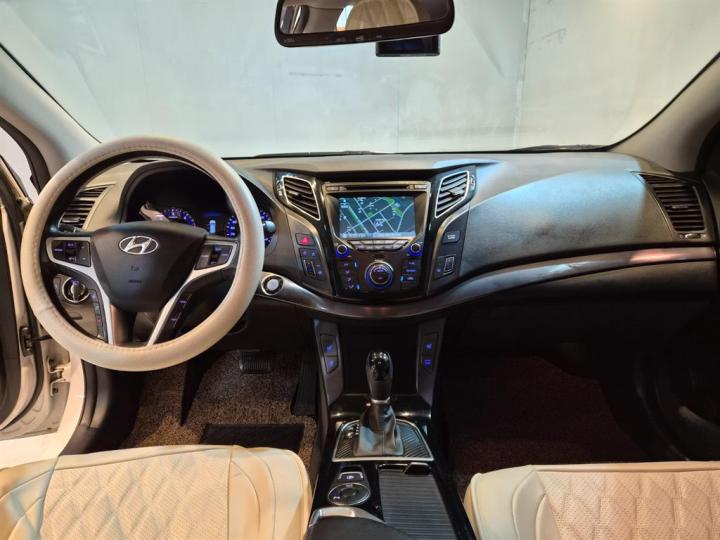 Hyundai i40 1.7 VGT MODERN 9