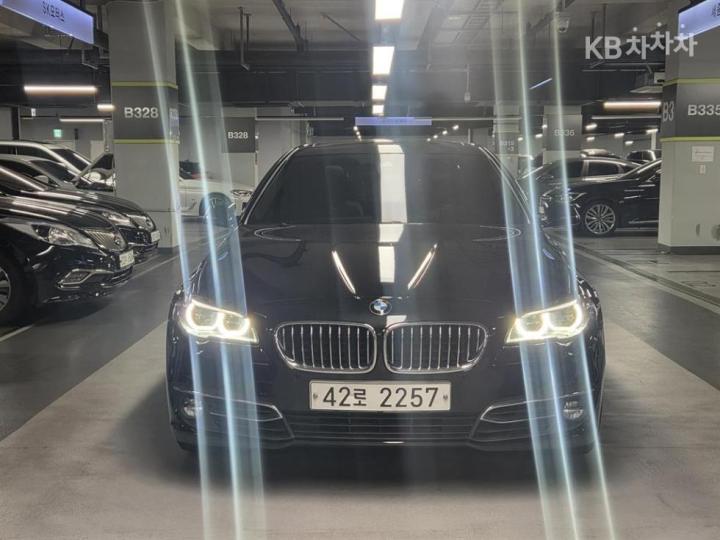 BMW 5 Series New 528i Luxury Base Type 3