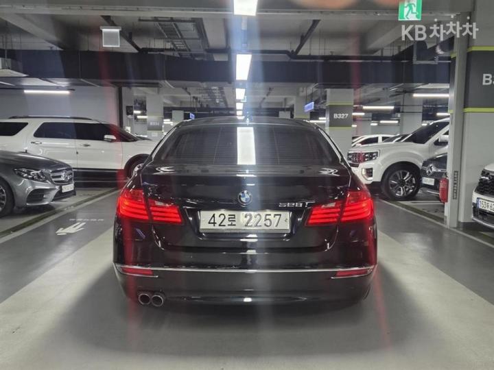 BMW 5 Series New 528i Luxury Base Type 5