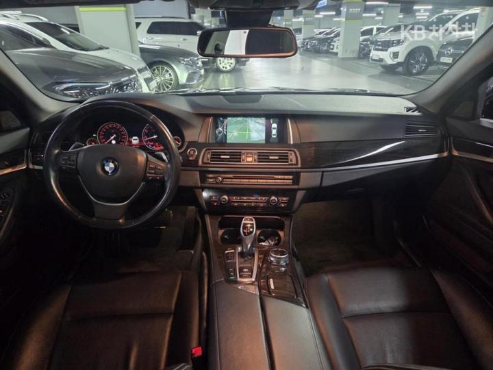 BMW 5 Series New 528i Luxury Base Type 6
