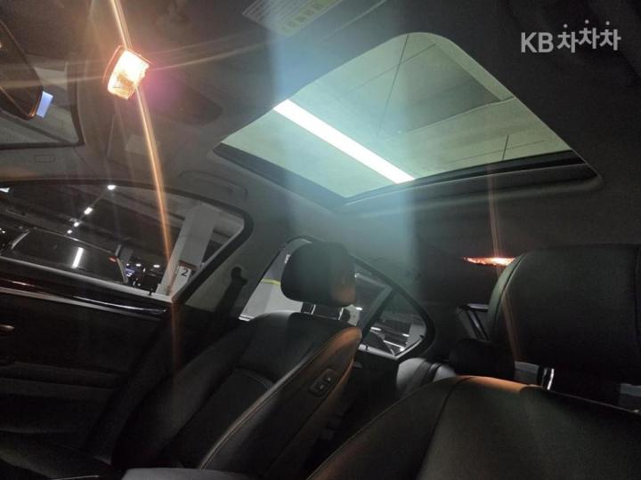 BMW 5 Series New 528i Luxury Base Type 10