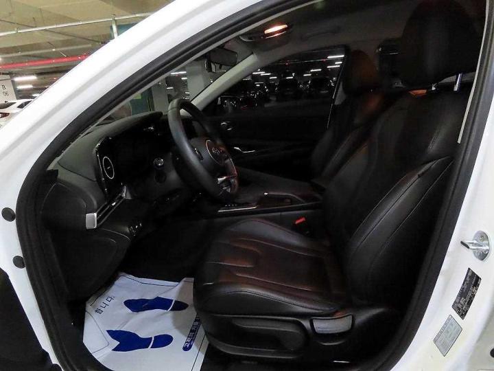 Hyundai Avante CN7 1.6 Gasoline Modern 7