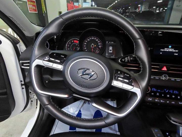 Hyundai Avante CN7 1.6 Gasoline Modern 9