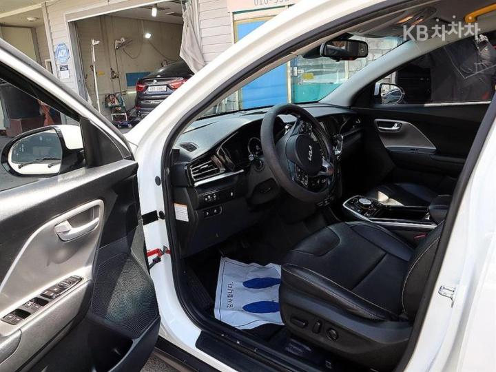 Kia Niro Plus EV Taxi The Essential Light 7