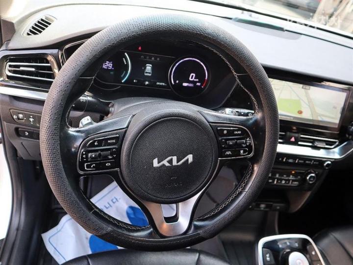 Kia Niro Plus EV Taxi The Essential Light 9