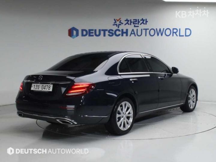 Mercedes-Benz E-Class W213 E220d Exclusive 3
