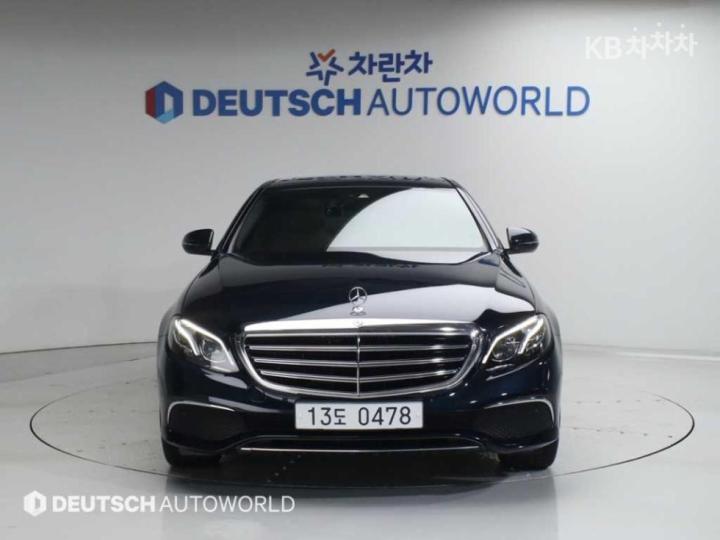 Mercedes-Benz E-Class W213 E220d Exclusive 4