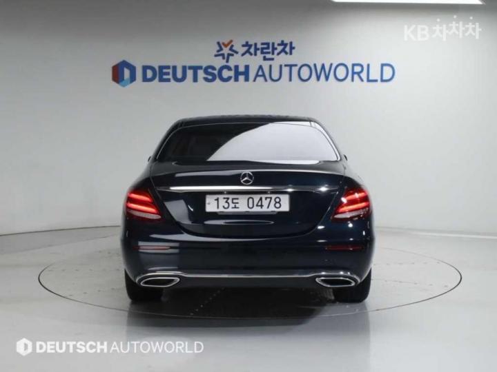 Mercedes-Benz E-Class W213 E220d Exclusive 5