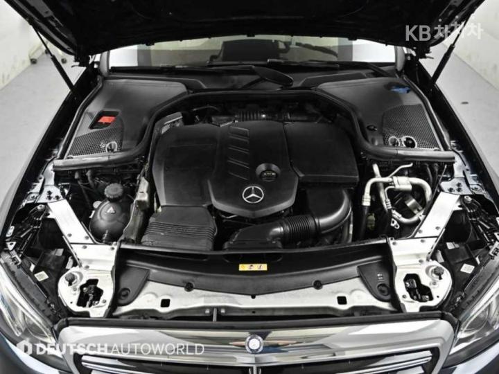 Mercedes-Benz E-Class W213 E220d Exclusive 7