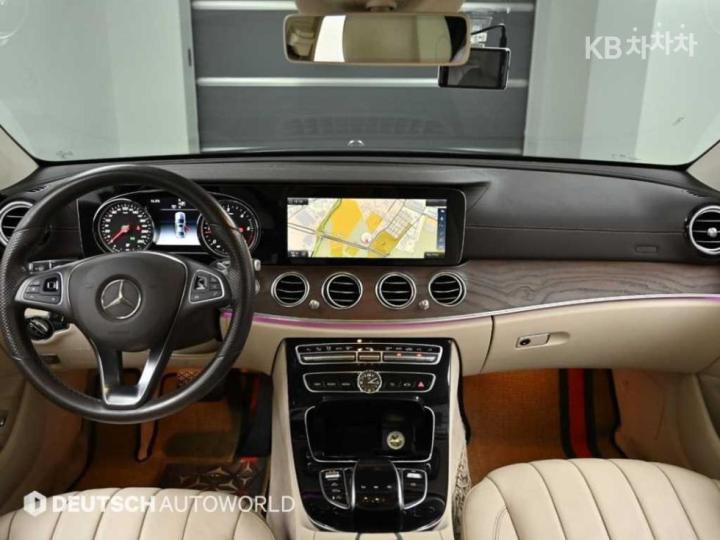 Mercedes-Benz E-Class W213 E220d Exclusive 8