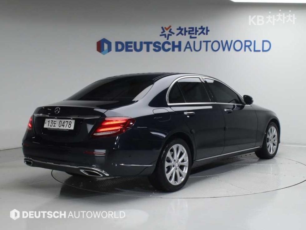 Mercedes-Benz E-klasse — miniaturë 2