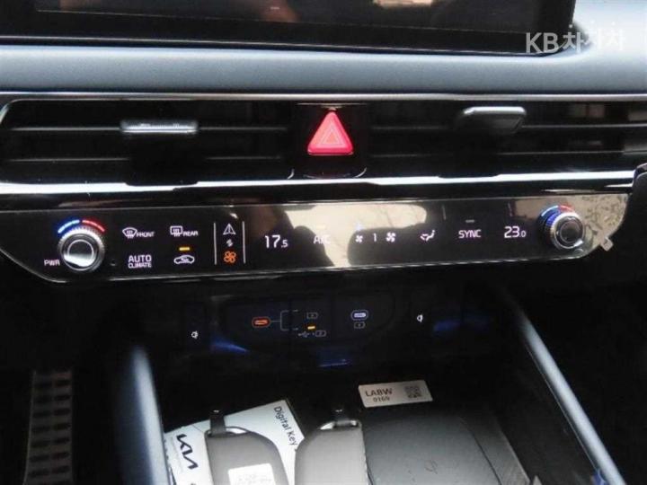 Kia K8 2.5 Gasoline Signature 8