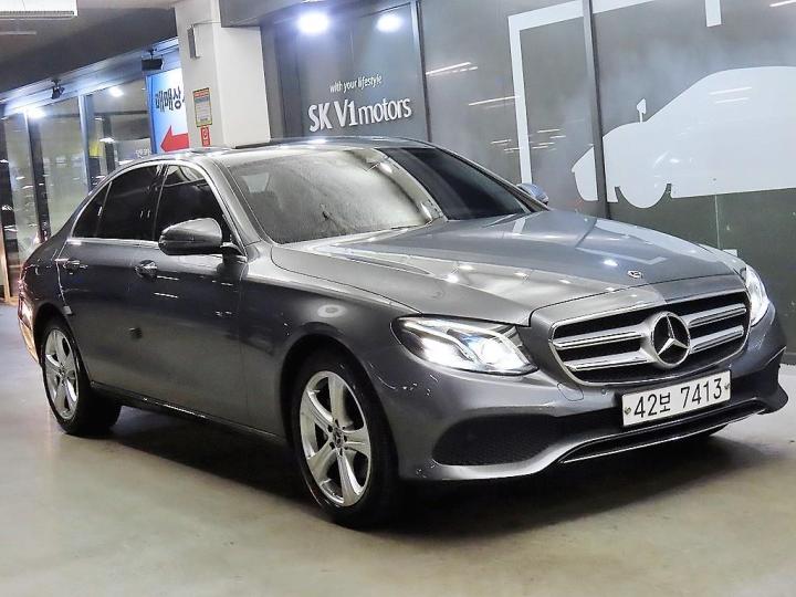 Mercedes-Benz E-Class W213 E220d Avantgarde 2